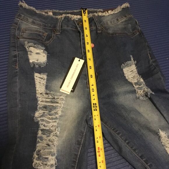 Red Fox Medium Wash Distressed Destroyed Bermuda Shorts Jeans L - Picture 8 of 11